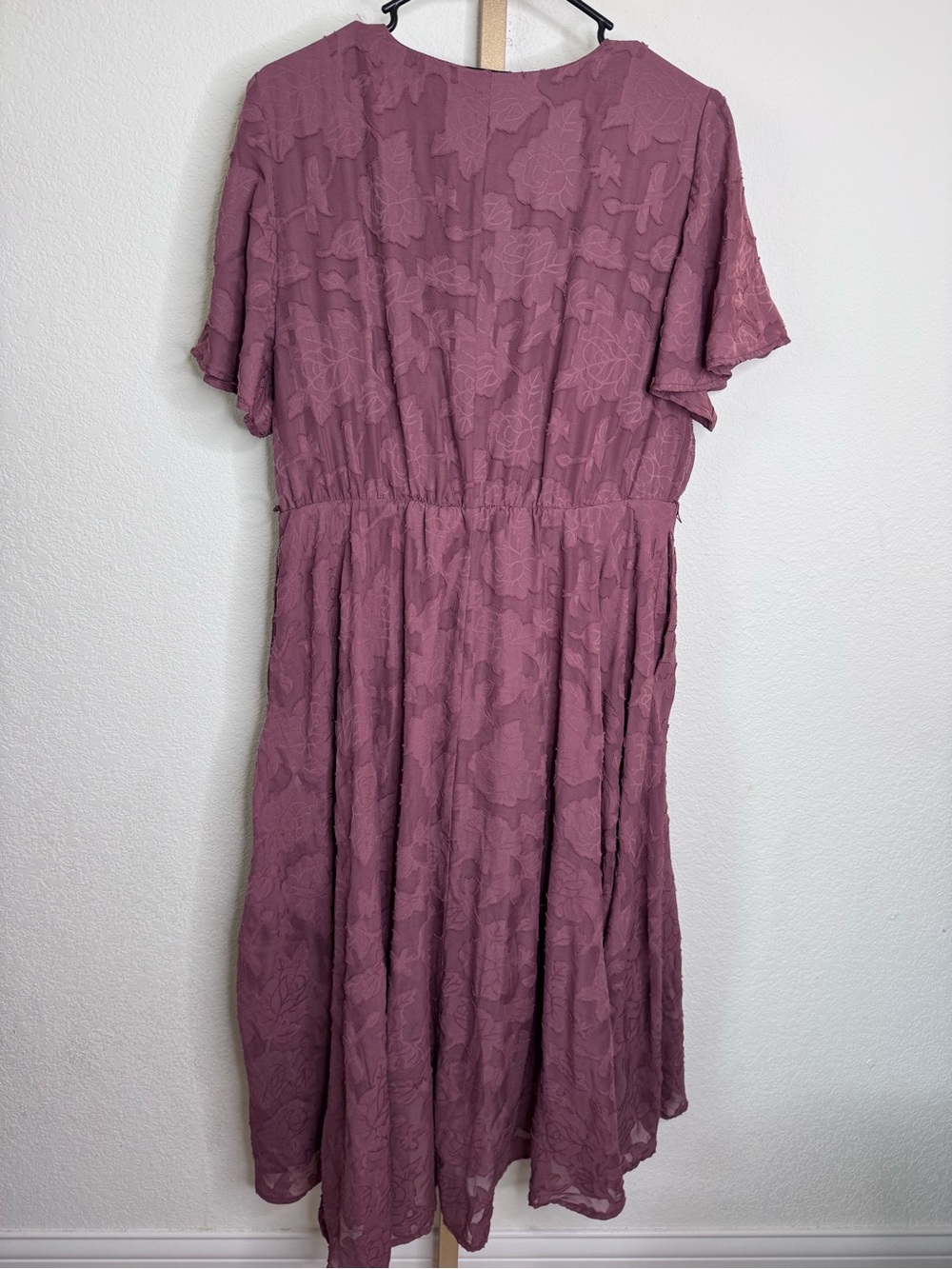 torrid Mauve V-Neck Textured Dress - Picture 3 of 3